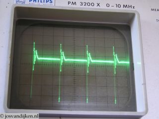 Het uitgangssignaal van de FET. 5 V/div, 5 µs/div
